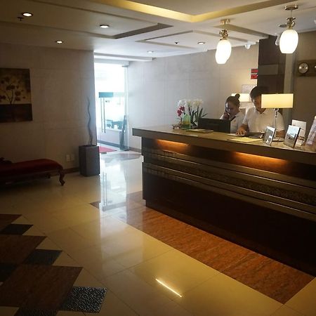 The Shila Philla Hotel Makati City Esterno foto