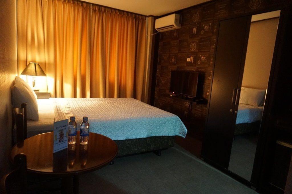 The Shila Philla Hotel Makati City Esterno foto