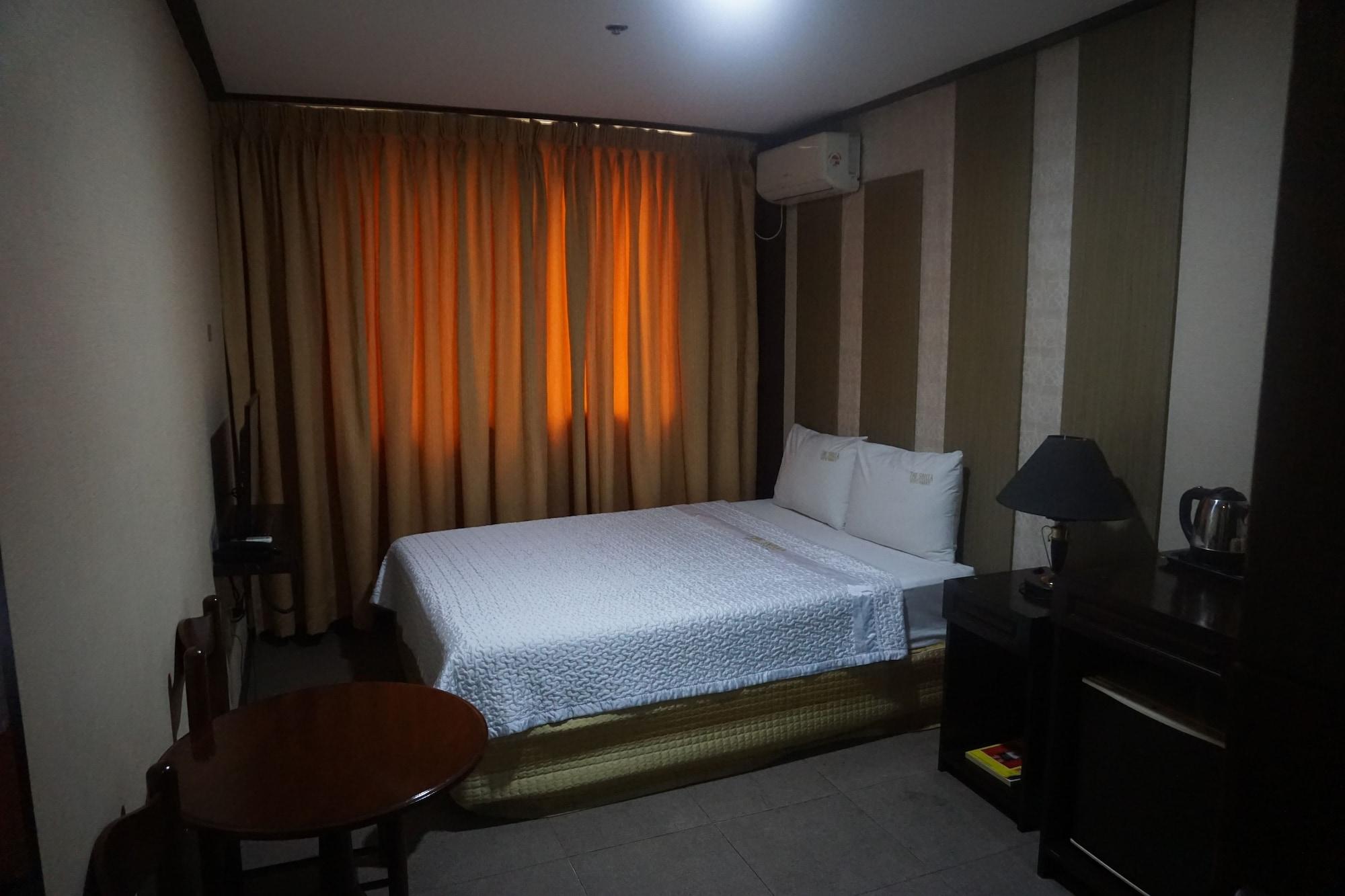 The Shila Philla Hotel Makati City Esterno foto