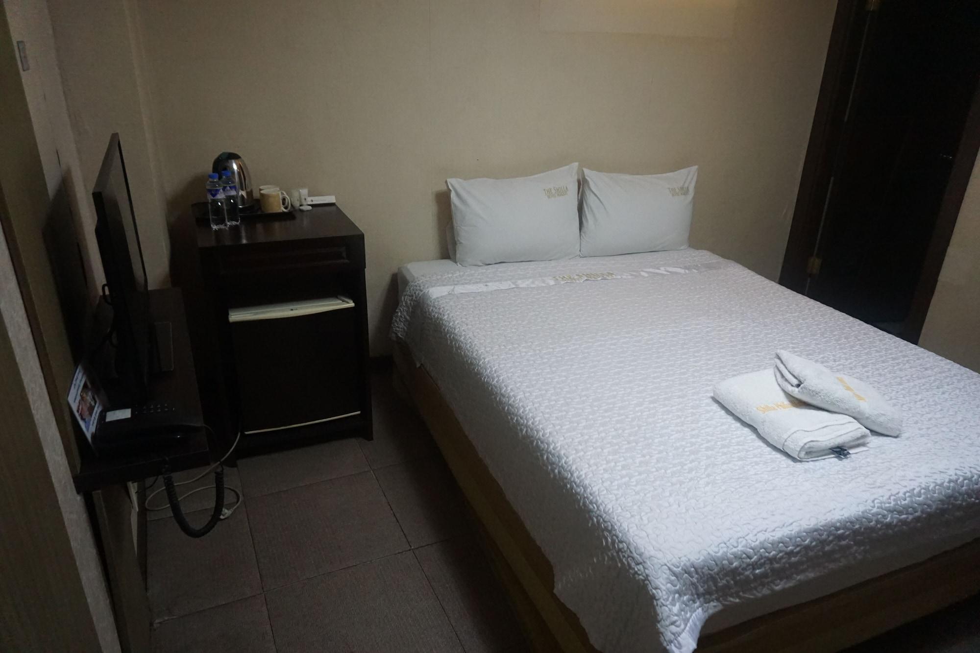 The Shila Philla Hotel Makati City Esterno foto