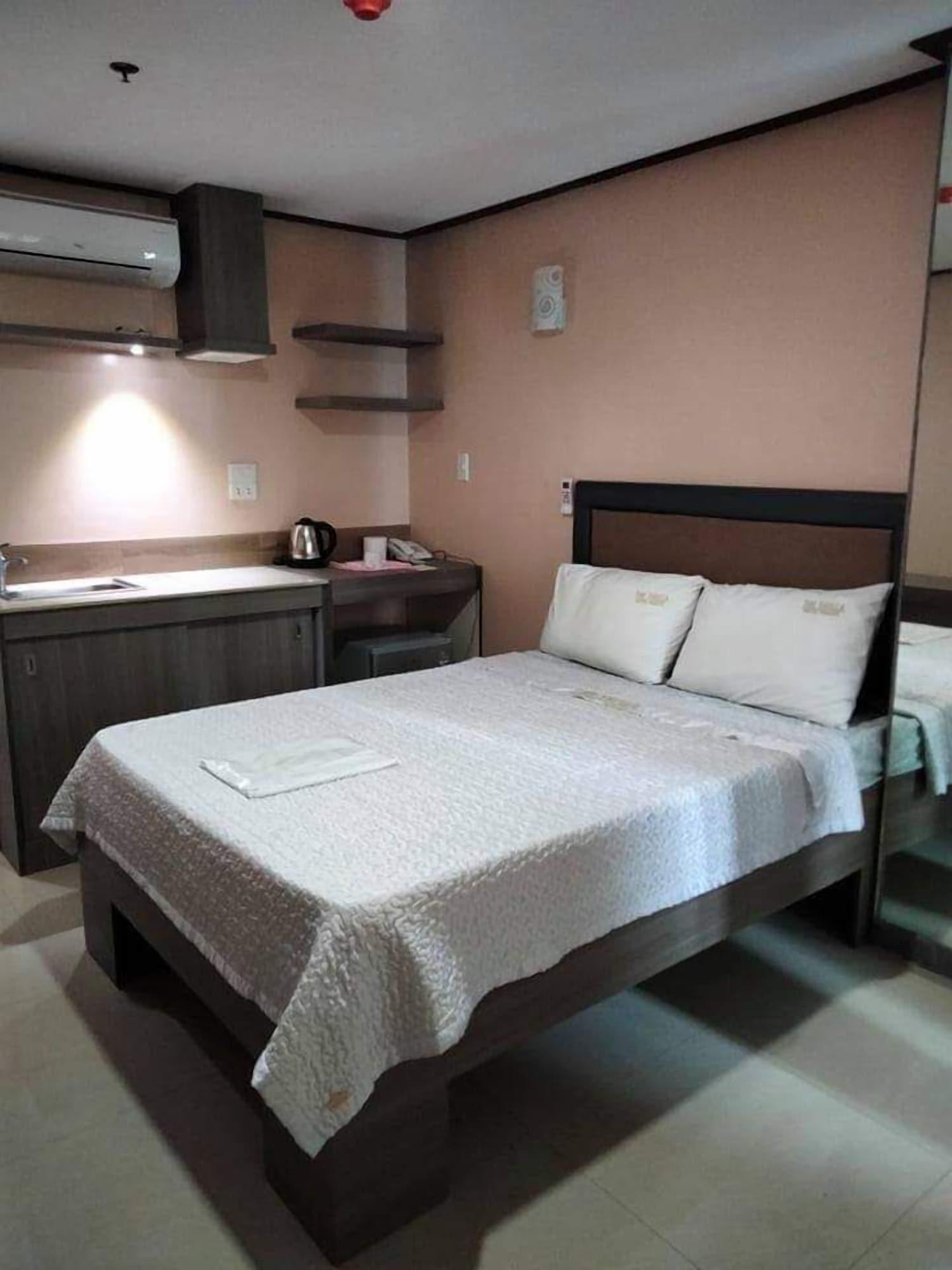 The Shila Philla Hotel Makati City Esterno foto