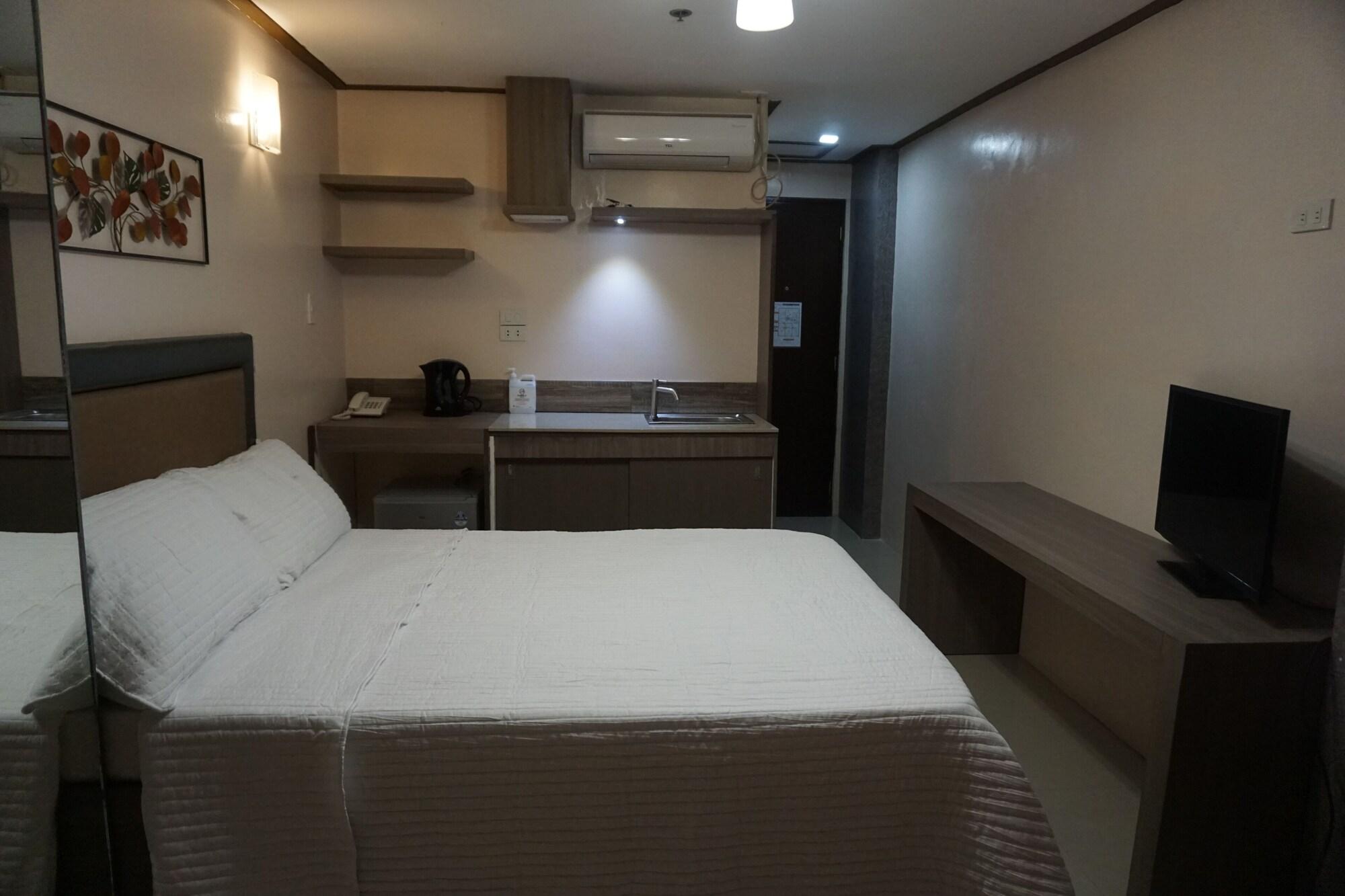 The Shila Philla Hotel Makati City Esterno foto