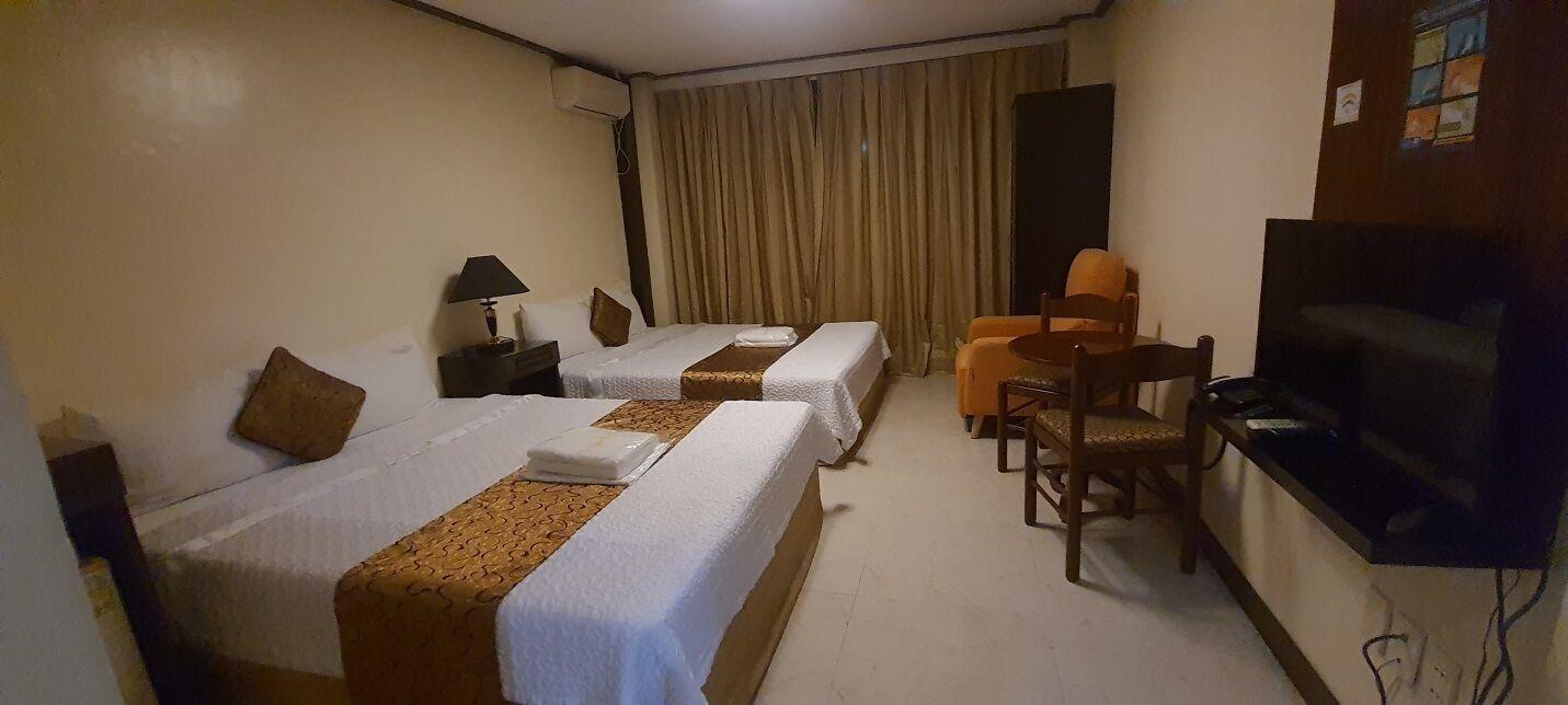 The Shila Philla Hotel Makati City Esterno foto