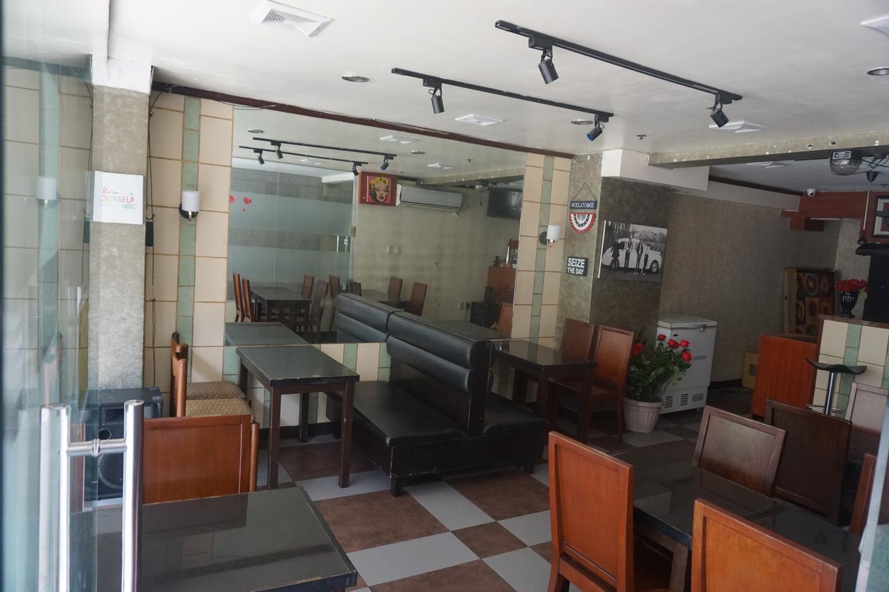 The Shila Philla Hotel Makati City Esterno foto