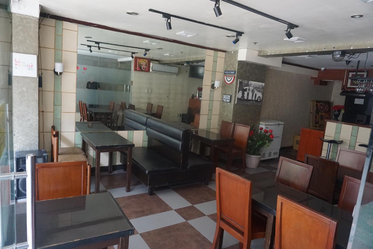 The Shila Philla Hotel Makati City Esterno foto