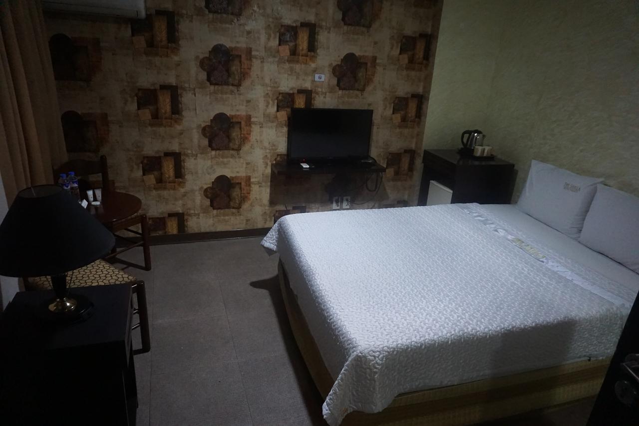 The Shila Philla Hotel Makati City Esterno foto
