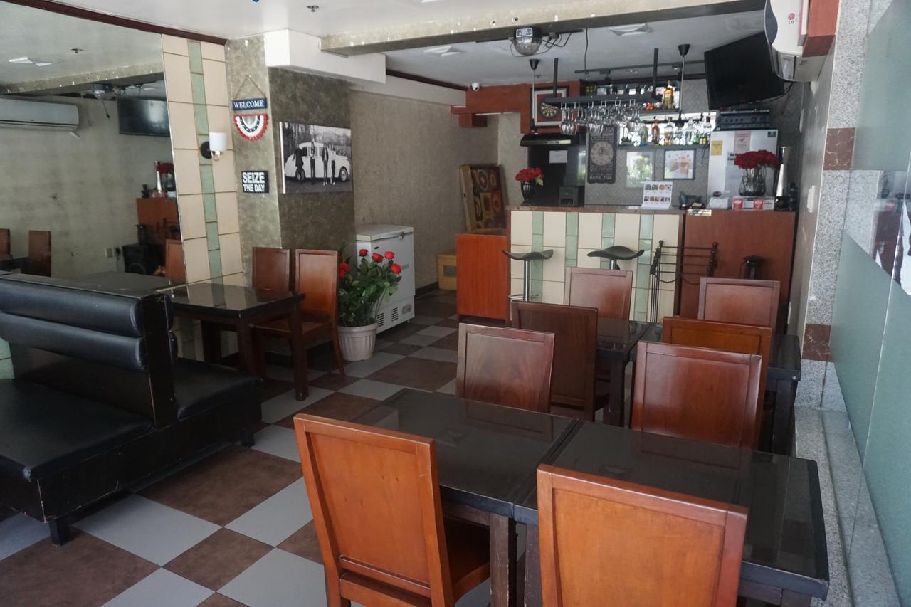 The Shila Philla Hotel Makati City Esterno foto