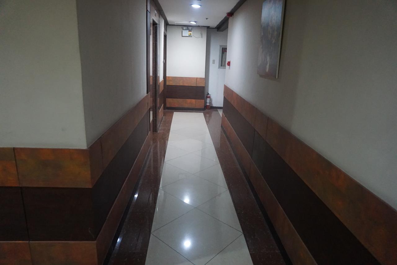 The Shila Philla Hotel Makati City Esterno foto