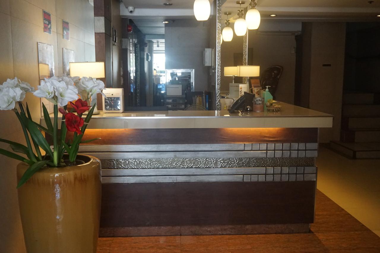 The Shila Philla Hotel Makati City Esterno foto