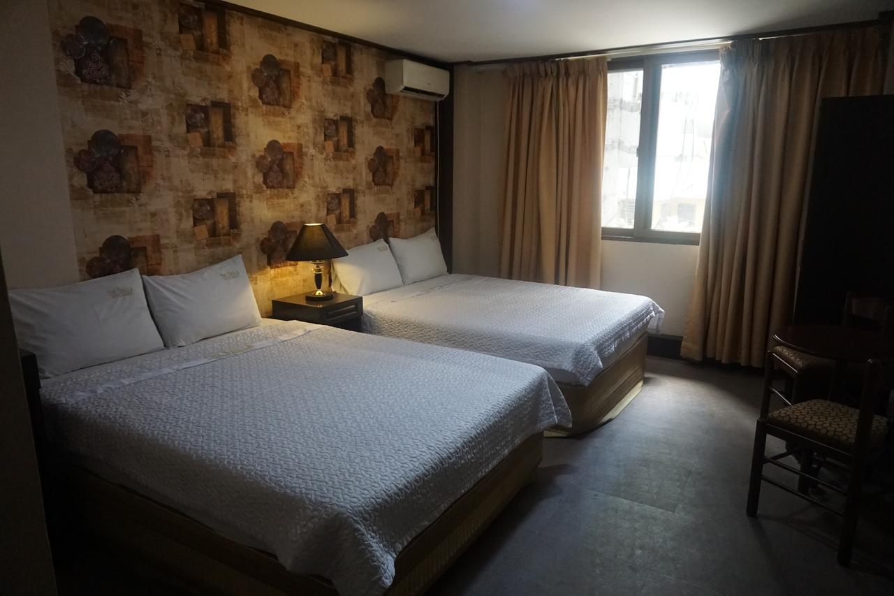 The Shila Philla Hotel Makati City Esterno foto