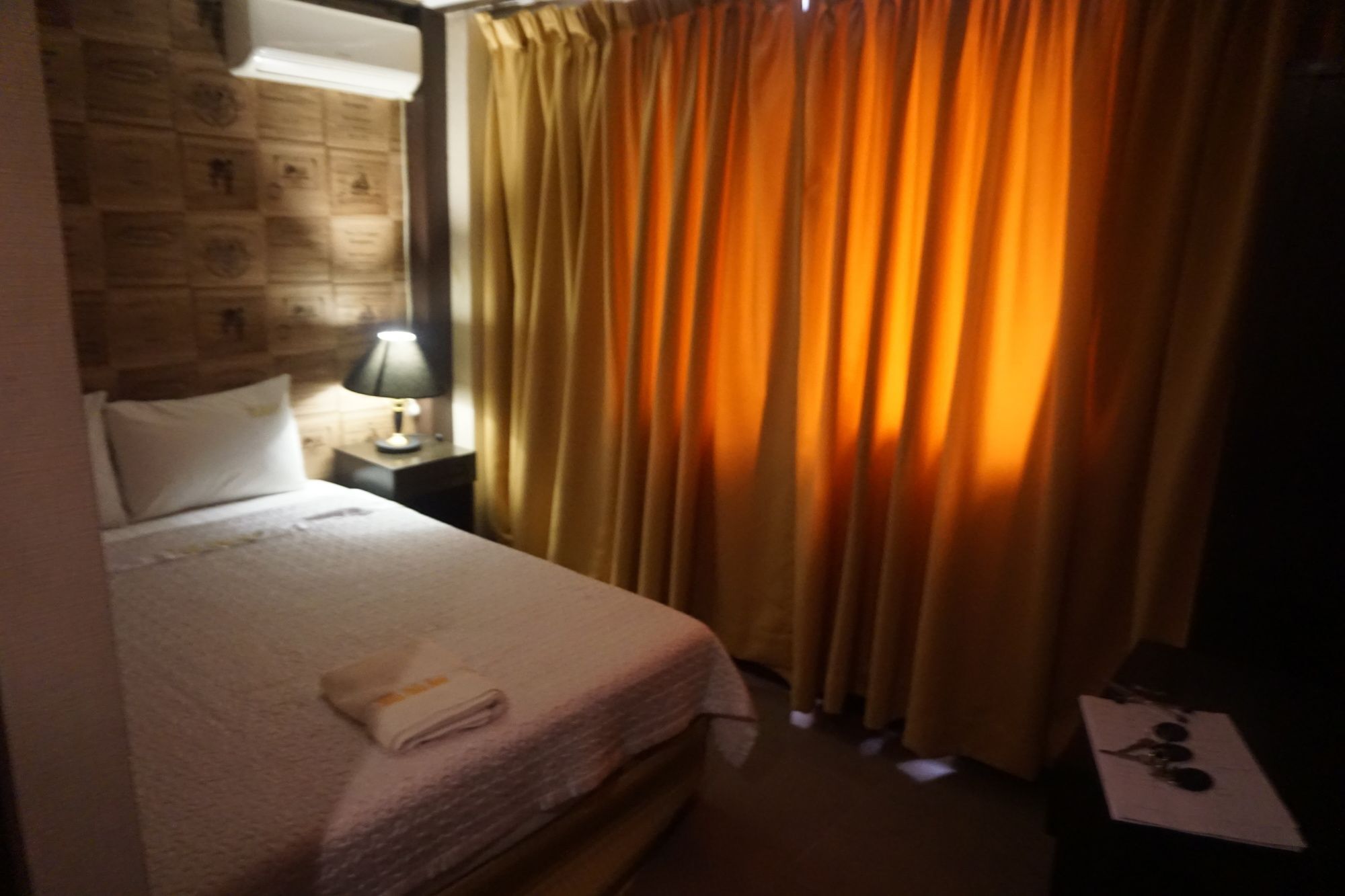 The Shila Philla Hotel Makati City Esterno foto