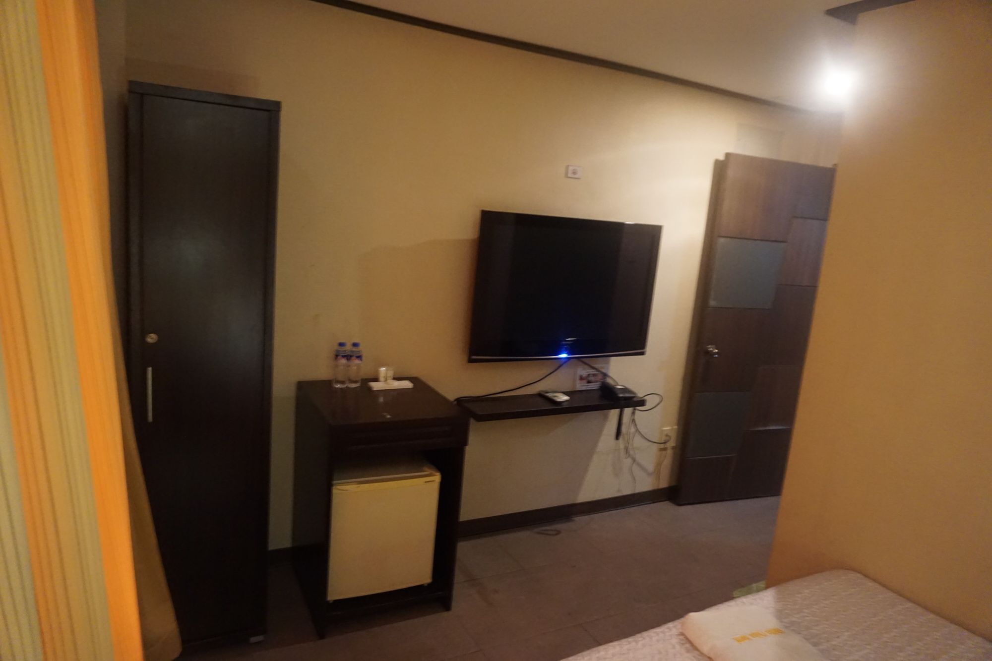The Shila Philla Hotel Makati City Esterno foto